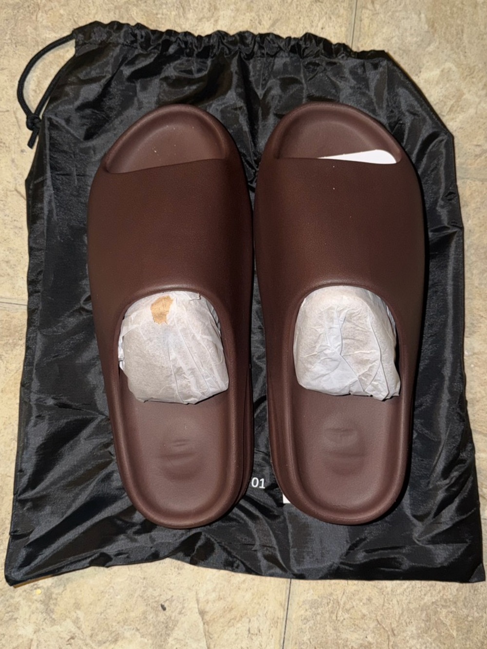 Brand new Yeezy YS01 slide SIZE 9